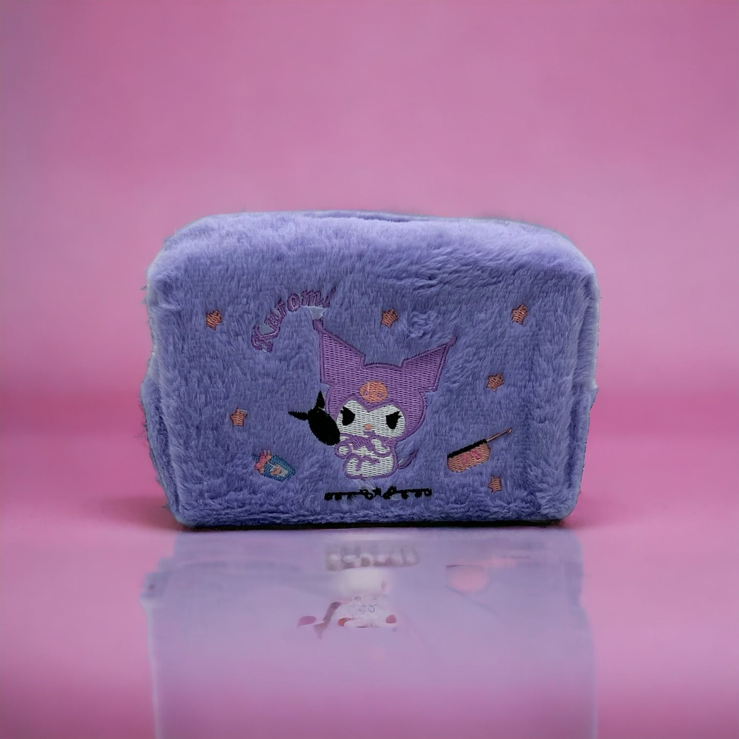 CDMX - COSMETIQUETRA DE PELCUHE CON ESTAMPADO DE SANRIO